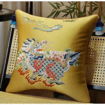 housse coussin carrée brodée dragon chinois traditionnel satin jaune rose violet décoration luxe