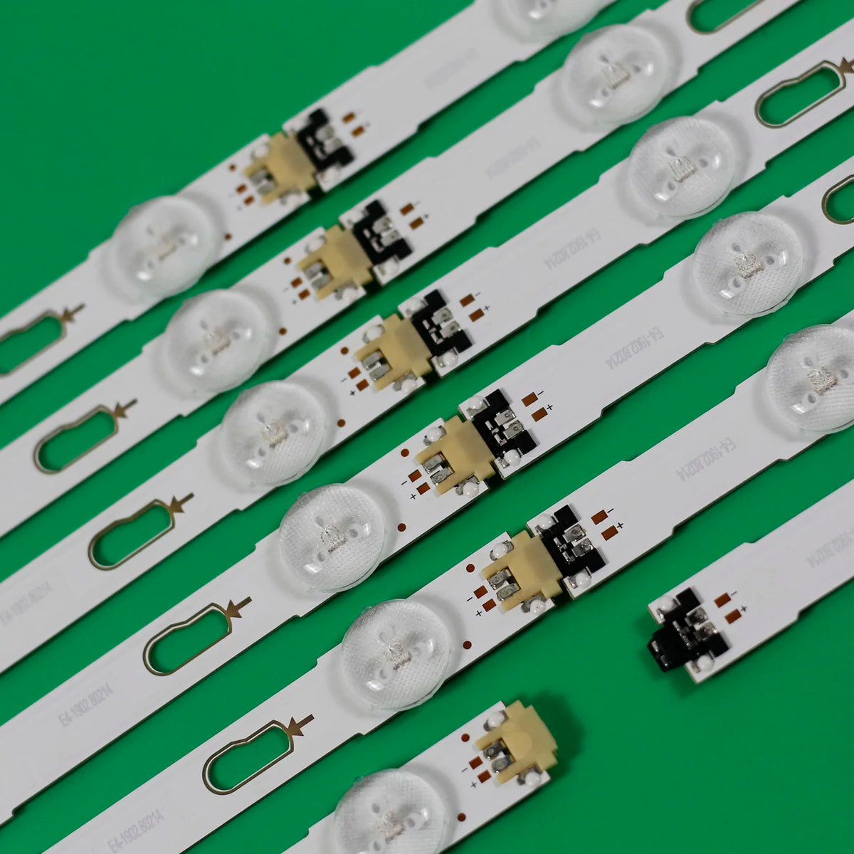 bande lumineuse led blanc moderne connecteurs électriques translucide rondes