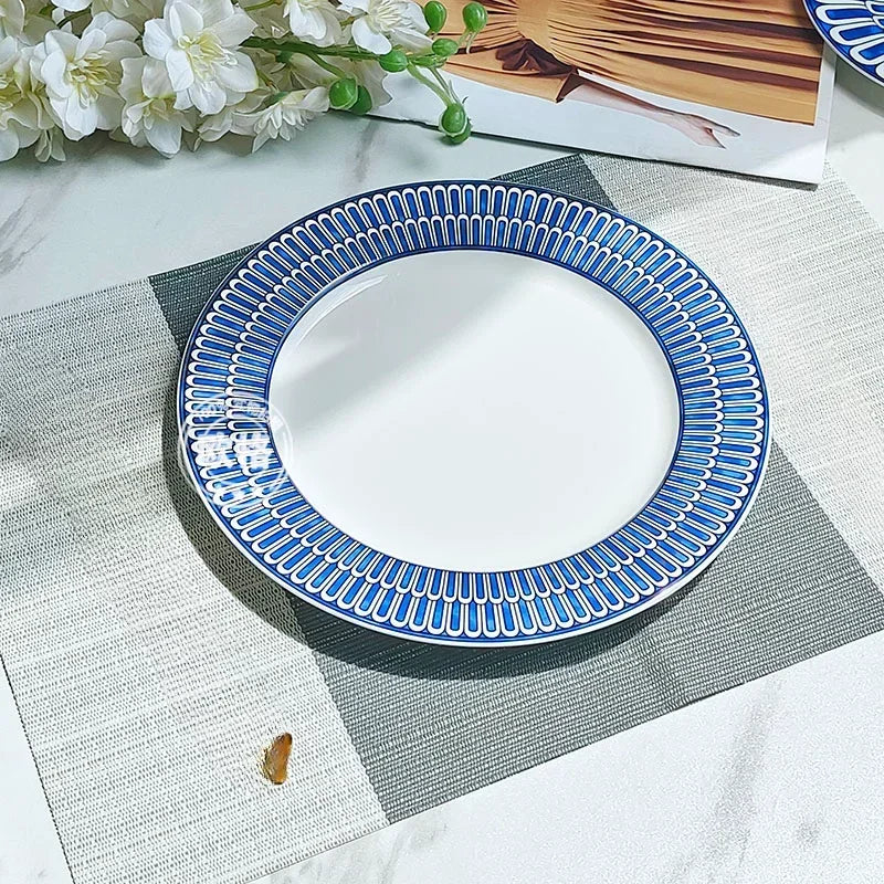 assiettes bleu motif floral tasse blanc classique opacité
