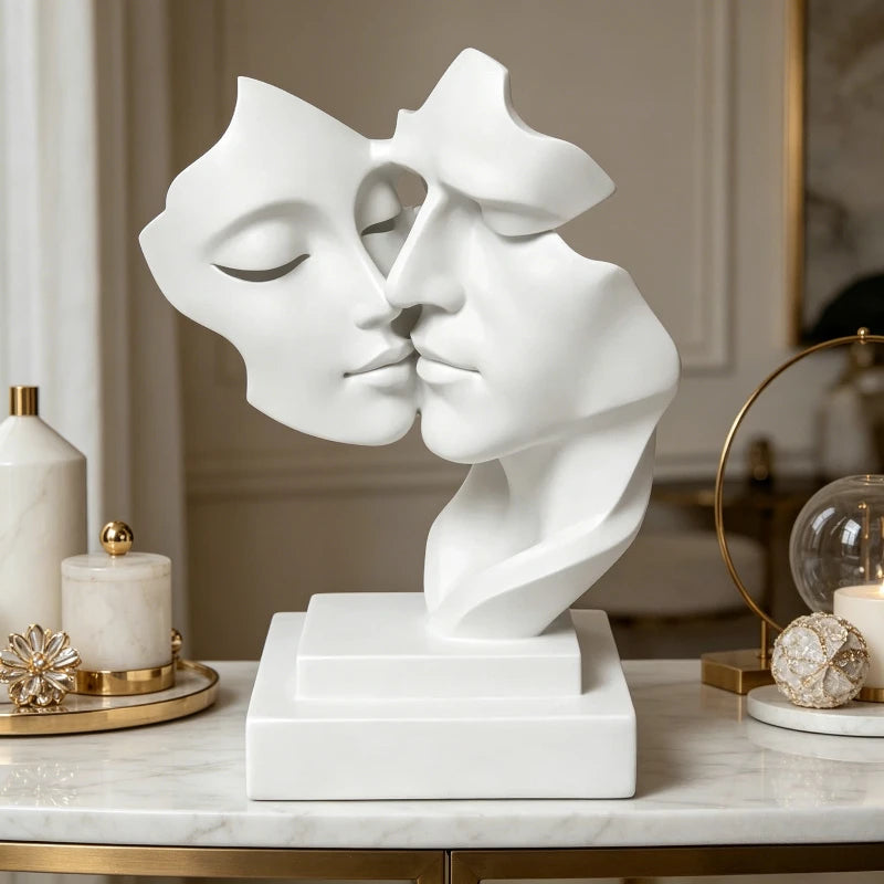 sculpture moderne deux visages enlacés blanc noir doré argenté minimaliste surface lisse socle