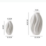 vase céramique blanc rayures ondulées moderne décoration intérieur plissé tridimensionnel transparent table
