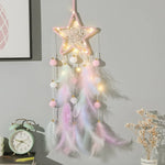 attrape rêves boho plumes pompons lune étoile motif chat violet rose pastel