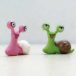 figurines limaces stylisées cartoon vert rose enfantines expressions faciales lisses collection jouets