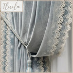 rideau velours gris clair dentelle blanche occultant salon chambre classique pompons