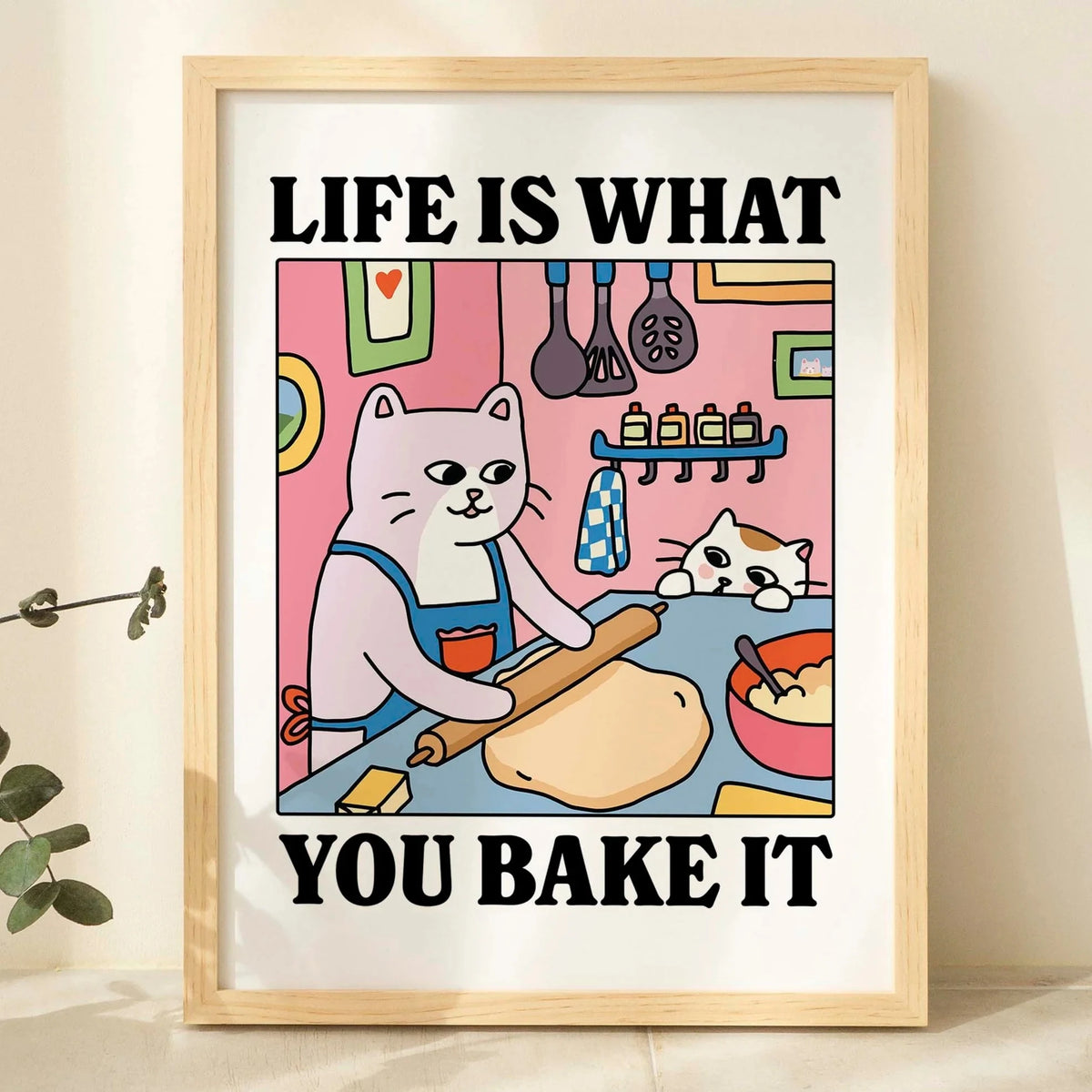 affiche illustration chat cuisine texte life is what you bake it rose blanc gris
