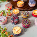 bougies parfumées fleurs séchées rouge rose bleu motifs floraux boho chic boîte présentation texture