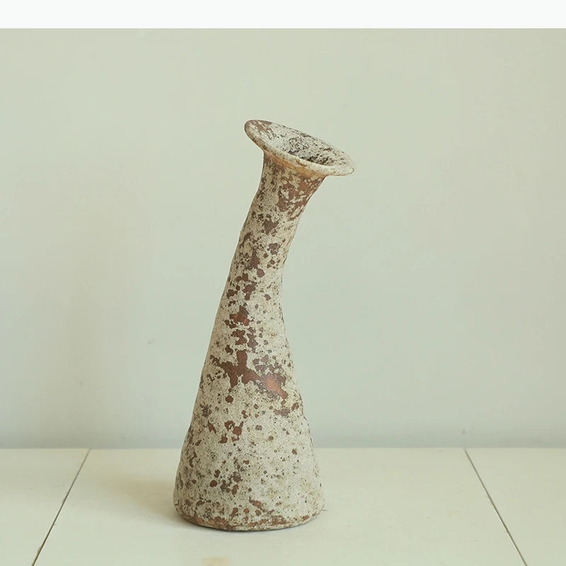 vase decoratif rustique vase table forme colonne beige blanc cassé brun rouille aspect texturé