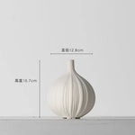 vase céramique blanc minimaliste moderne lignes horizontales decoration interieur fleurs sèches