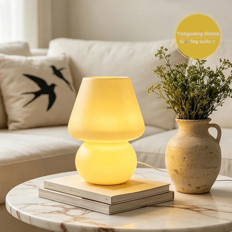 lampe poser contemporaine marron blanc jaune texture marbrée motifs géométriques opacité minimaliste