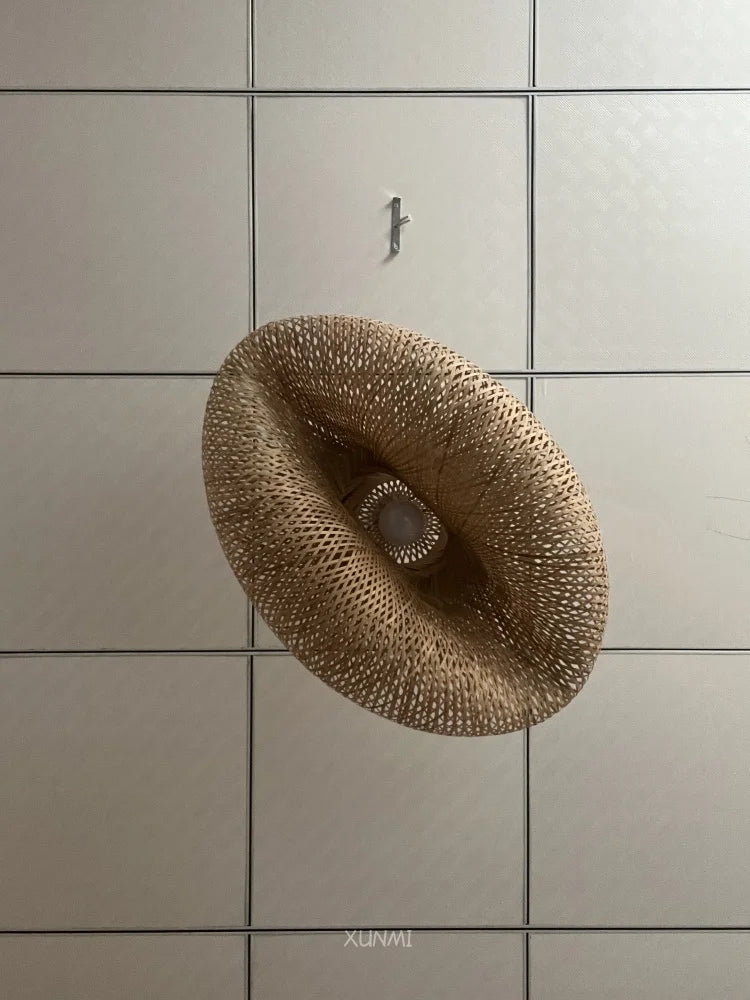 suspension lumineuse moderne tissée bambou fibre naturelle beige clair passe câble autonome