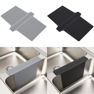 tapis silicone protège évier moderne gris noir texturé ligne verticale éponge fourchette couteau assiette