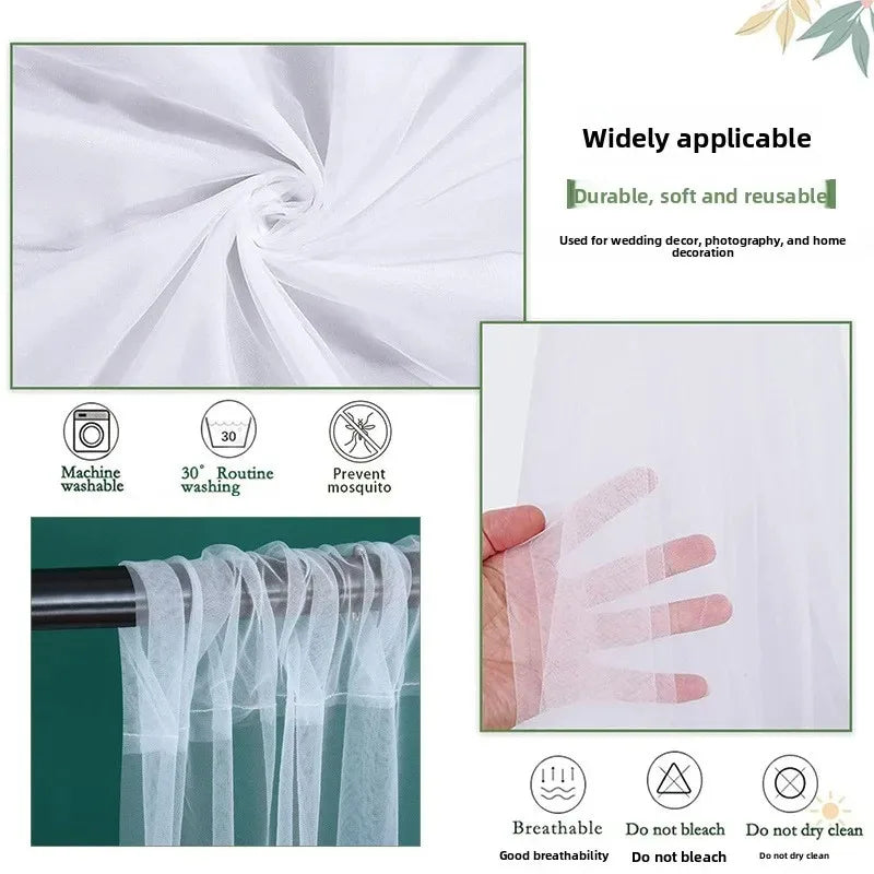 rideau fond blanc plissé semi transparent décoration mariage festif tringle métallique éléments événementiels