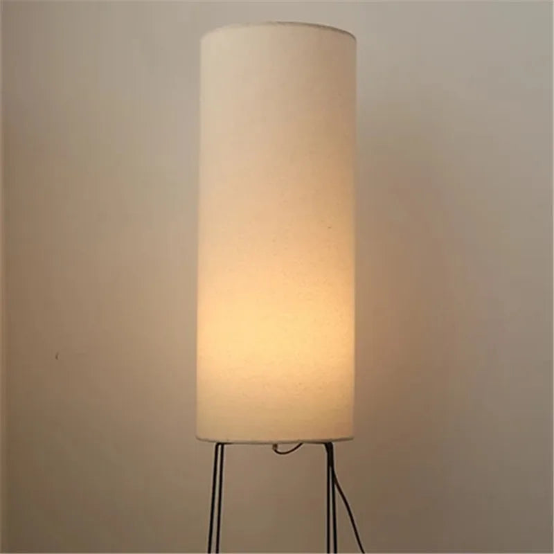 lampe sol moderne led blanc texture rugueuse interrupteur bouton éclairage ambiance chambre salon