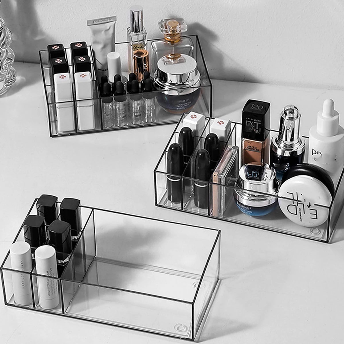 boîte rangement cosmétiques transparente moderne support rouge lèvres maquillage skincare pinceaux minimaliste