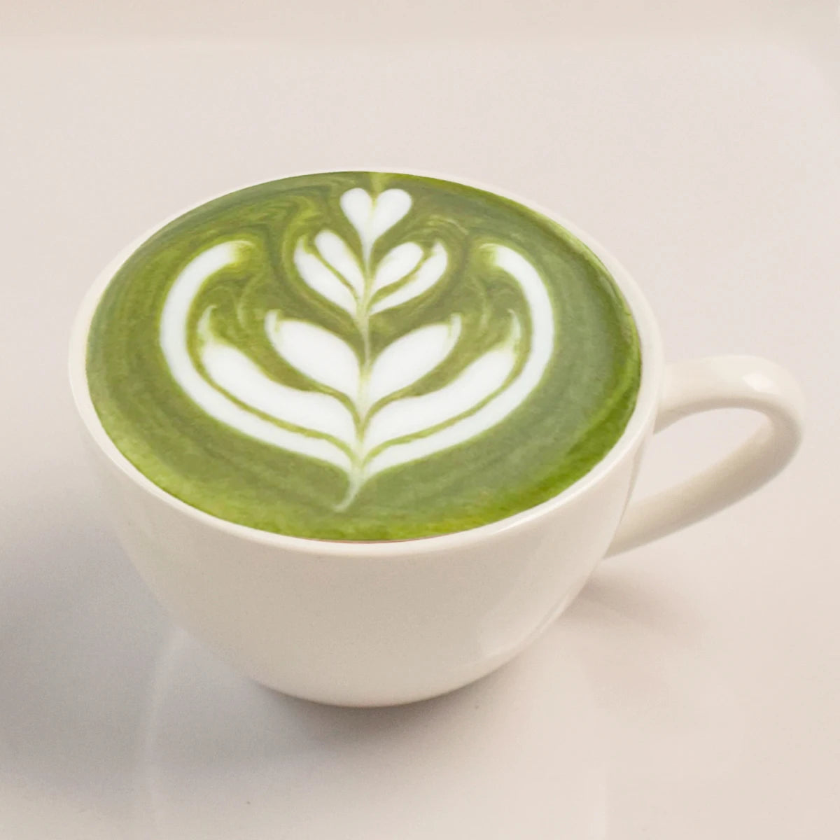 tasses blancs motifs latte art cœur feuille moderne soucoupe anniversaireDecoration deco patisserie