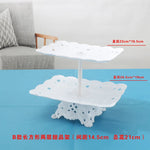 support gâteaux anniversaire blanc dentelle motifs floraux classique vintage niveaux assiettes carrées