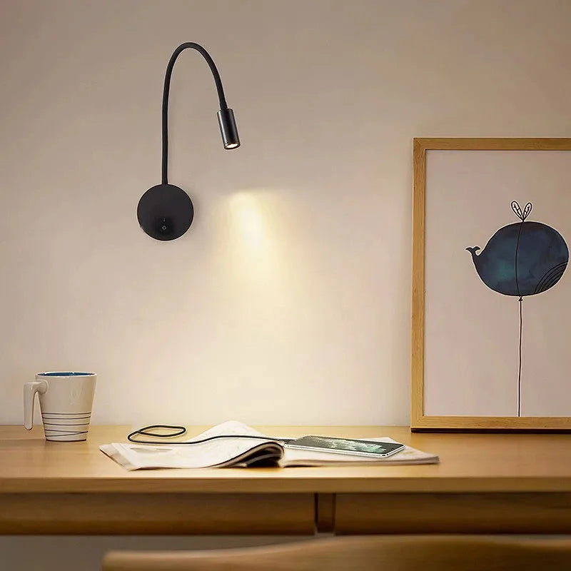 Installation murale de l'applique LED dans une chambre avec décoration contemporaine