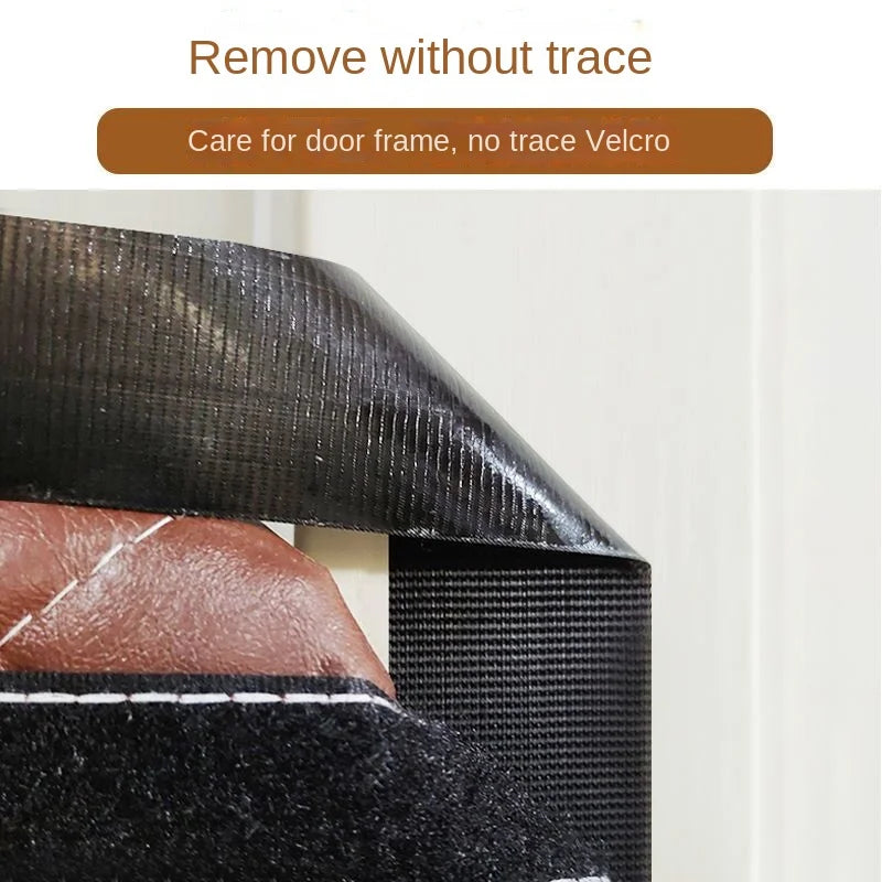 Rideau isolant phonique installé avec système velcro sur une fenêtre plate