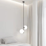 suspension lumineuse moderne sphères translucides barre métallique brillante blanc doré minimaliste chambre salon