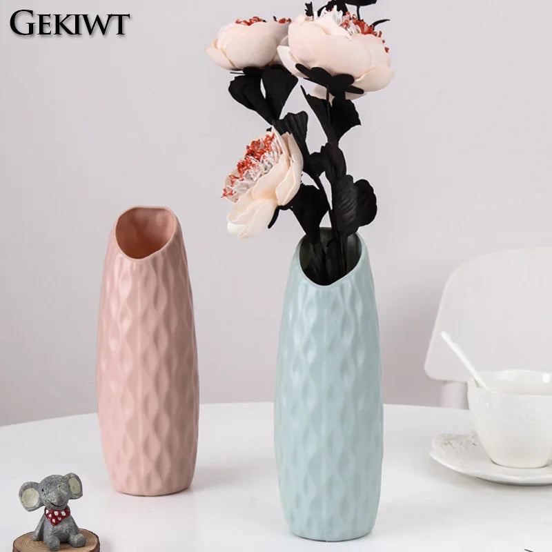 vase decoratif moderne bleu clair blanc rose texturé minimaliste table fleurs artificielles
