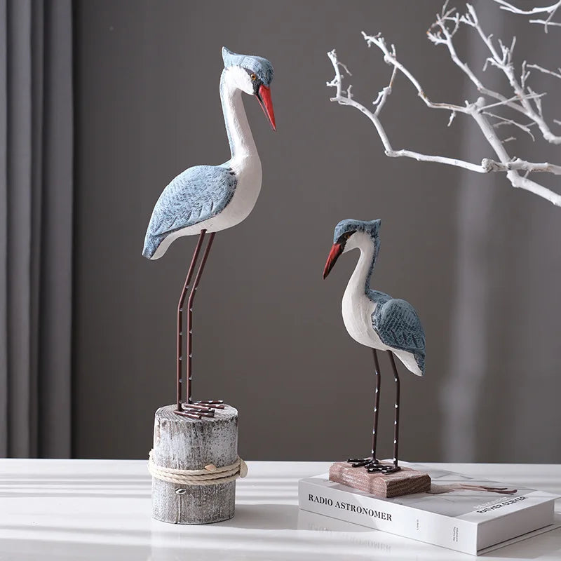 statue oiseau blanc gris bleu rouge texture plumes détails métalliques base bois moderne artisanal