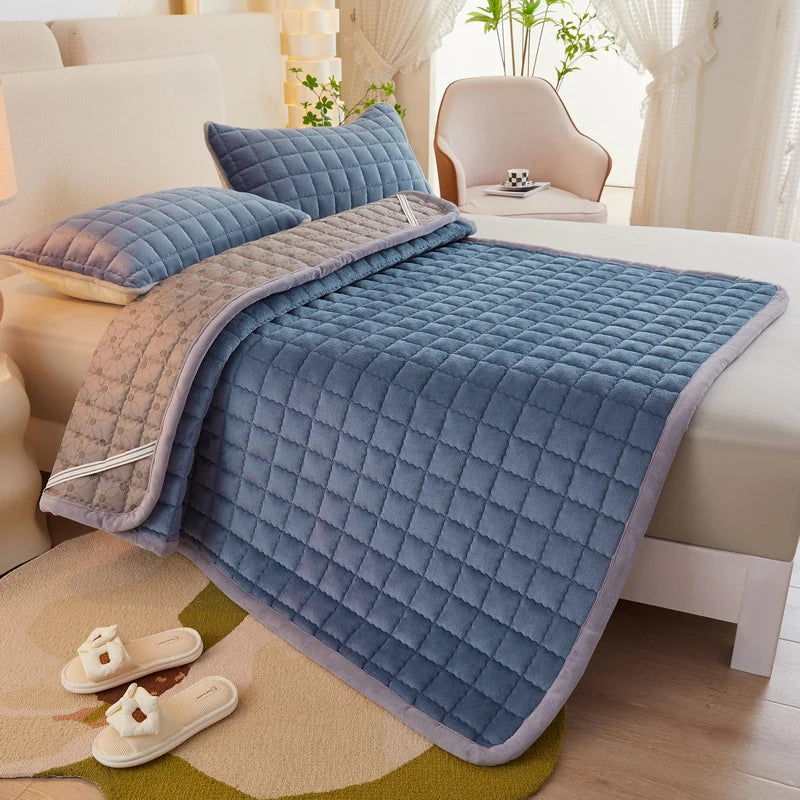 couvre lit matelassé bleu motif carrés moderne polyester hiver 120x200cm