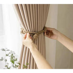 Attache embrasse pour rideaux élégante et pratique, idéale pour sublimer votre décoration intérieure. Solution parfaite pour maintenir vos rideaux en place tout en ajoutant une touche de style à votre pièce. Facile à utiliser et adaptée à tous les types de rideaux. Découvrez comment transformer votre espace avec cet accessoire indispensable.
