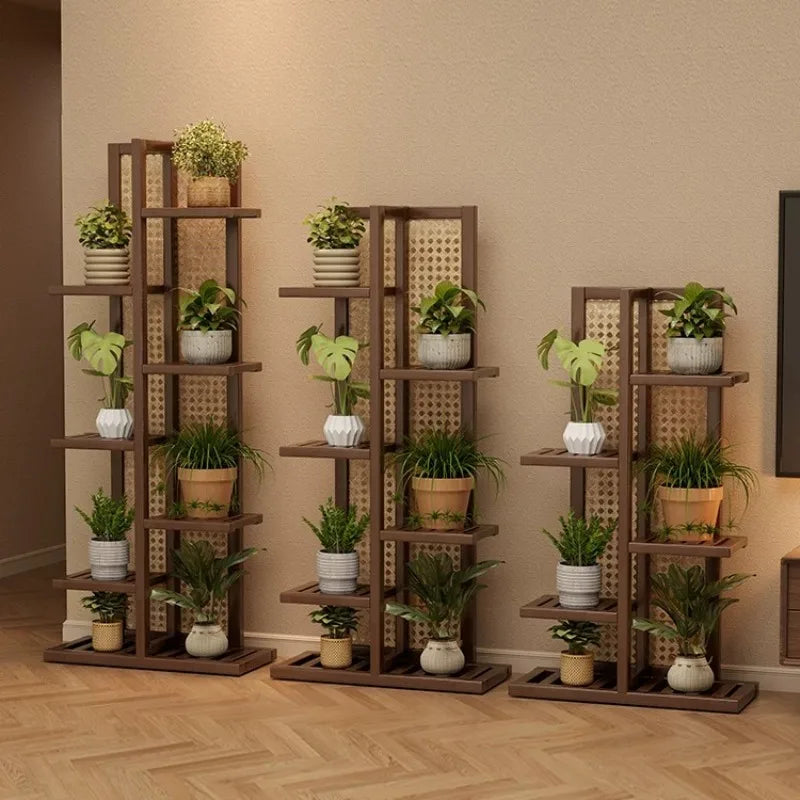 étagère plantes bois minimaliste motifs géométriques marron clair intérieur moderne paniers pots variés