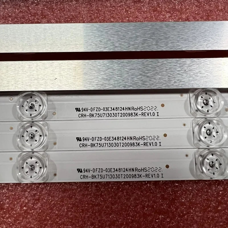 bandes led argentées modernes connecteurs électriques éclairage technologique sans câble aluminium bouton poussoir
