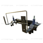 outil main industriel rouleau caoutchouc noir levier support métallique ressorts bleus découpe embossage textile