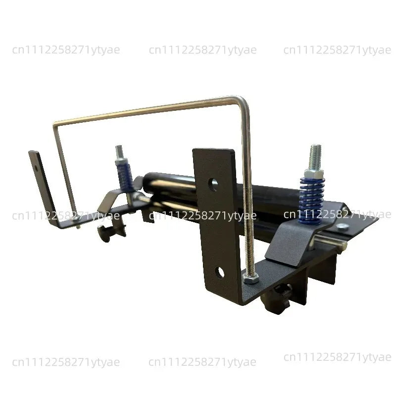 outil main industriel rouleau caoutchouc noir levier support métallique ressorts bleus découpe embossage textile