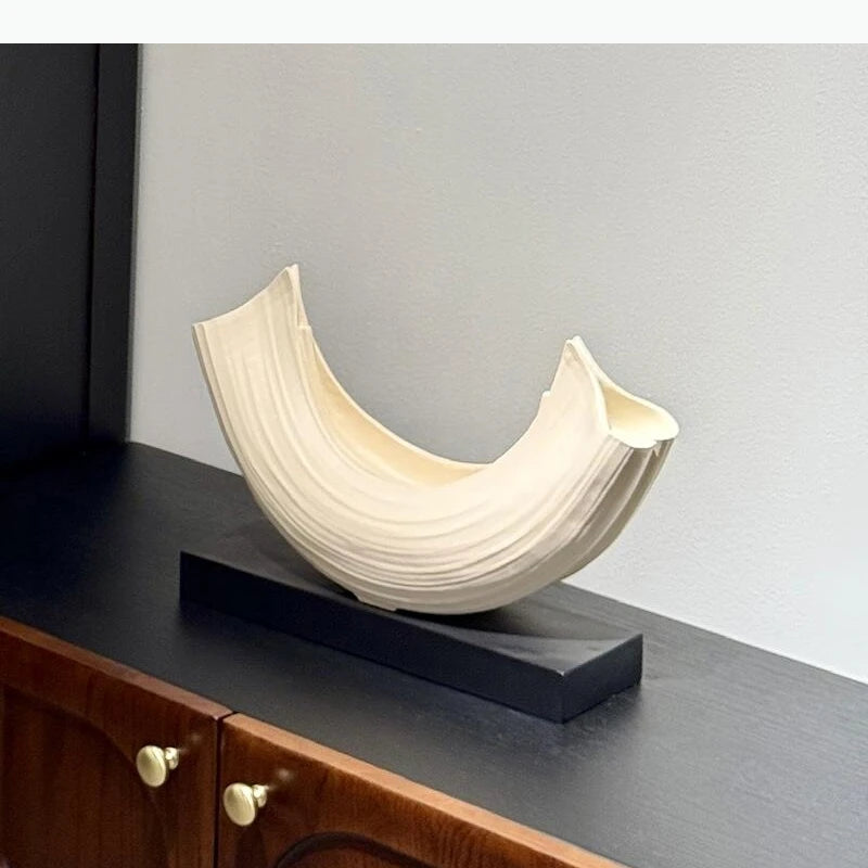 sculpture contemporaine blanche sculpture minimaliste noir rayures fines decoration abstraite