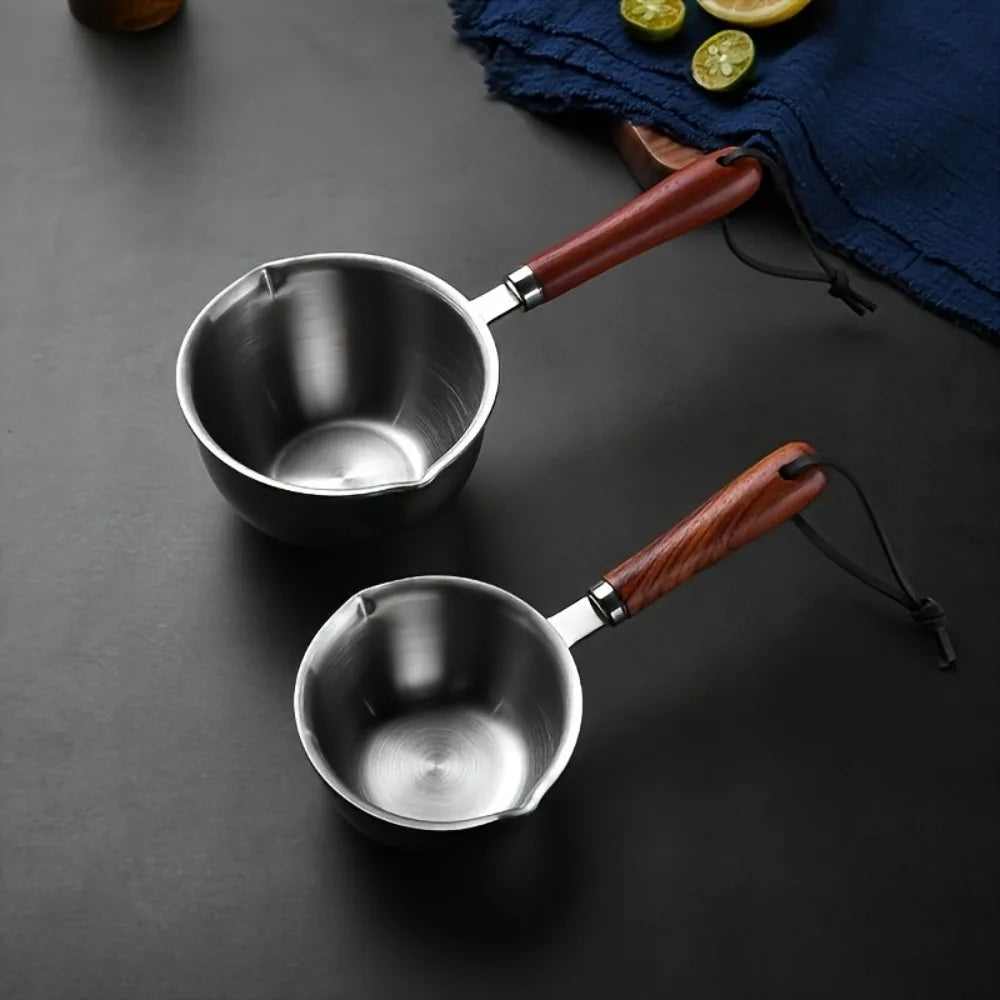 pichet argenté anse bois outil métal corde artisanat cuisine bricolage rustique traditionnel