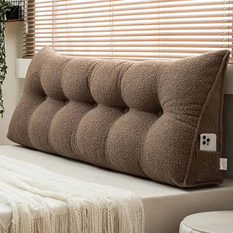 grand oreiller lit rectangulaire beige clair doux moelleux boutons décoratifs