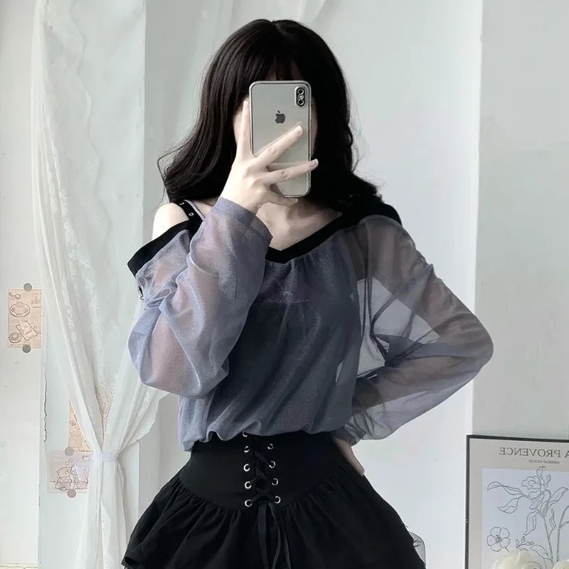 Haut gris translucide femmes bandes noires moderne cou fendu printemps été polyesters transparent