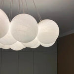 Suspension lumineuse moderne cristal blanc légèrement translucide chaînes métalliques