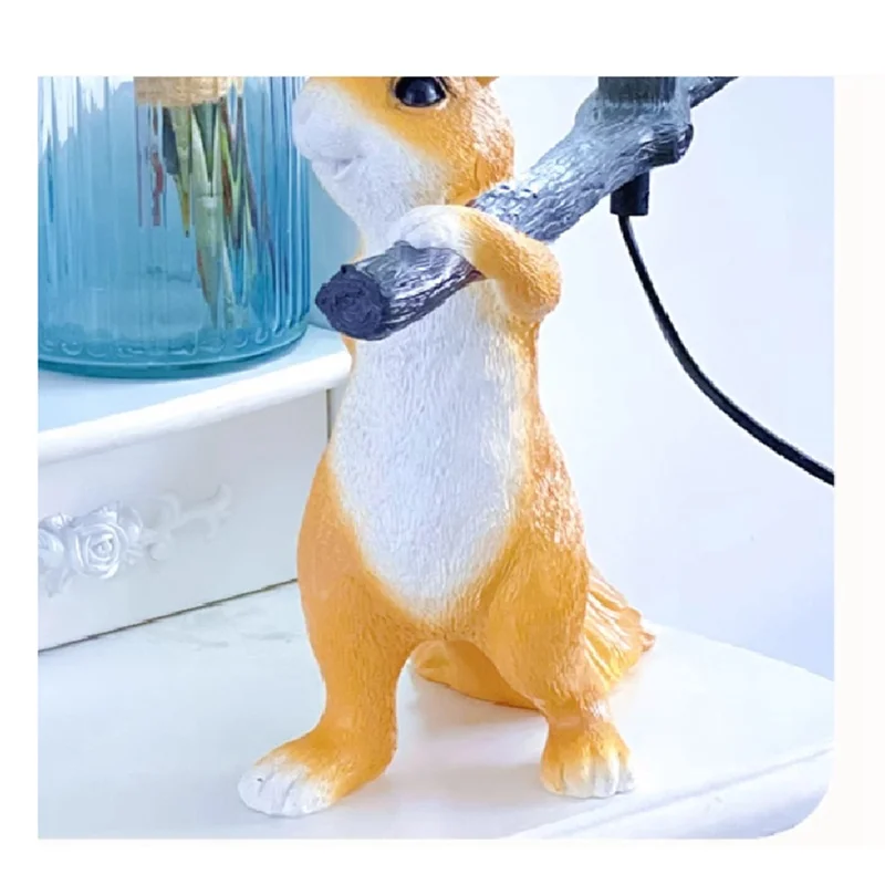 lampe poser écureuil orange texture fourrure réaliste câble noir tringle chambre enfants