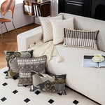 housse coussin décoratif contemporain beige noir gris motifs géométriques polyester coton