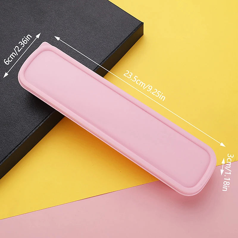 boîtes crayons multicolores modernes compartiments granulées noir bleu rose vert beige
