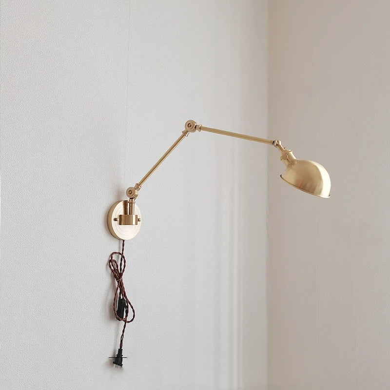 lampe murale industrielle dorée lisse fixée mur interrupteur câble électrique moderne cuisine chambre