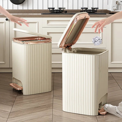 Poubelle design à pédale blanche pour salle de bain