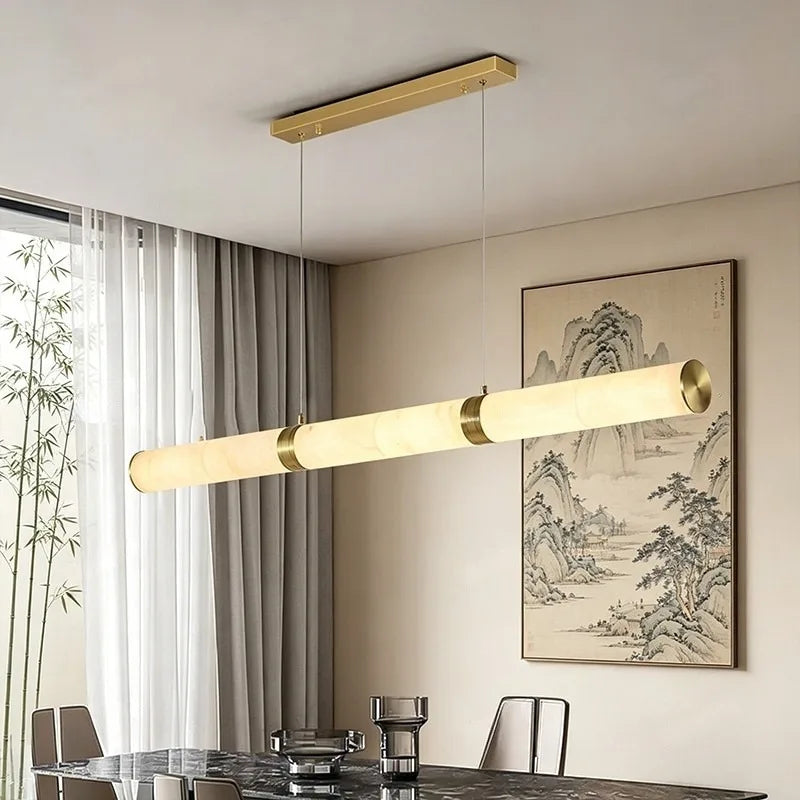 lampe suspendue moderne dorée beige translucide texture mate chaînes salon chambre restaurant étude
