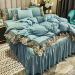 ensemble literie complet couvre lit bleu marine broderie dorée drap taies oreiller classique