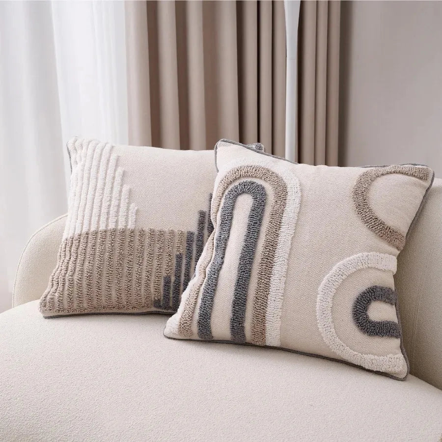 taies d'oreiller géométriques brodées contemporaines beige gris blanc pompons respectueux environnement