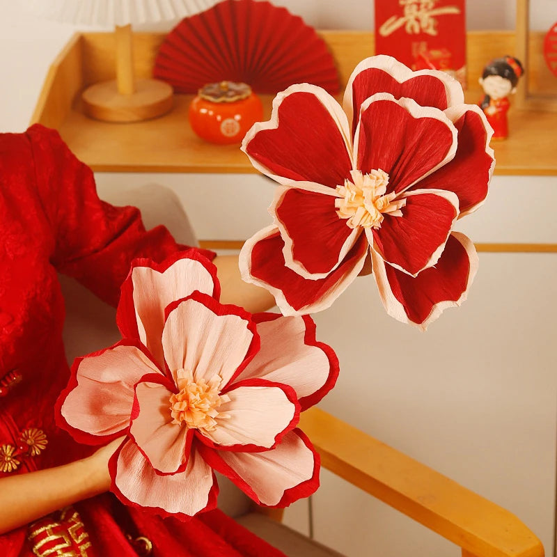décorations florales mariage chinois fleurs rouges roses orangées caractères chinois éventails papier traditionnels festifs