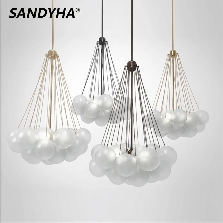 Suspension lumineuse moderne boules sphériques opaques chaînes métalliques blanc salon chambre