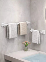 porte serviettes mural moderne adhésif noir gris blanc serviettes tissu beige bordure dorée salle