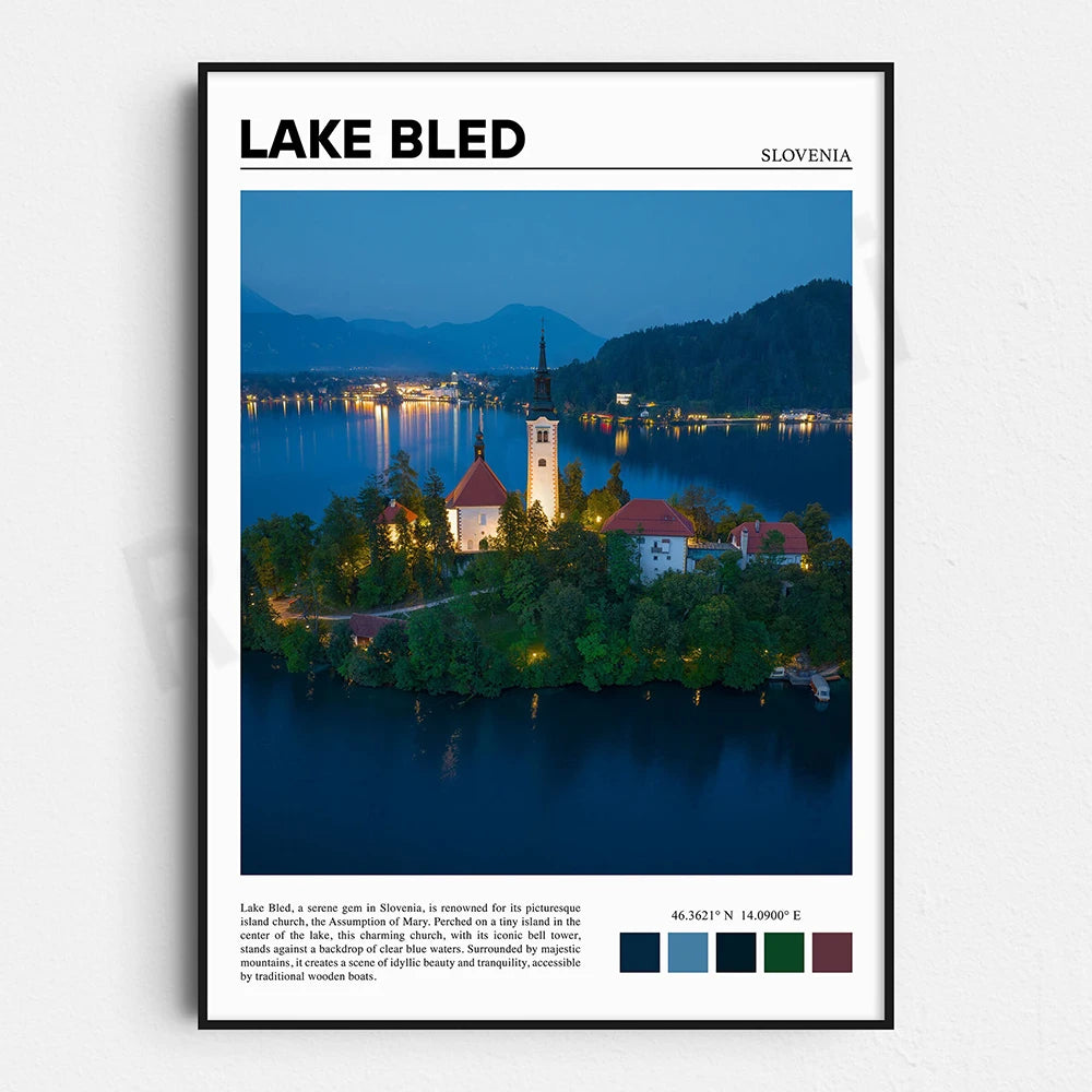 Le pittoresque village de l'île du lac Bled, en Slovénie, offre une vue imprenable sur la majestueuse église de l'Assomption de Marie, avec sa tour élancée se reflétant dans les eaux cristallines du lac entouré de montagnes.