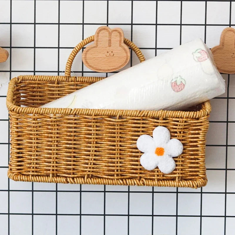 panier suspendu tressé osier rustique beige blanc orange rouge pommes fleurs décoration farmhouse