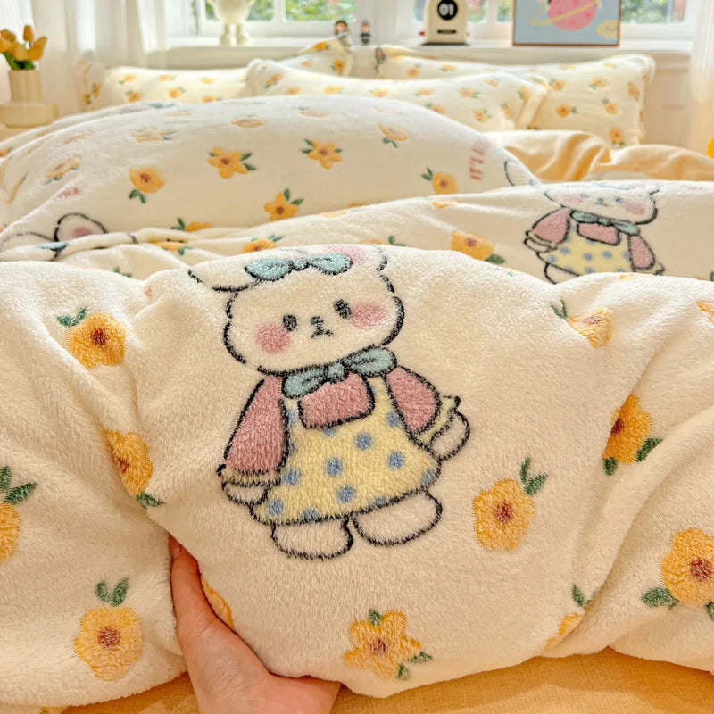 Housse de couette rouge 240x220 pliée sur une étagère